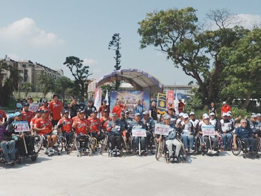 台日壘球交流賽熱血登台！藝人董至成坐輪椅打壘球大呼不簡單