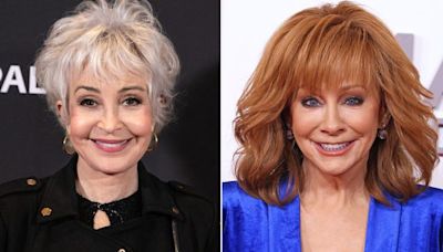 “Young Sheldon'”s“ ”Annie Potts Recalls 'Astonishing' Duet with Reba McEntire as a 'Measure' of How 'Good' She Is