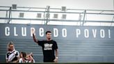 Em clima de jogo, Coutinho é ovacionado em São Januário: 'Nunca imaginei, nem nos melhores sonhos'