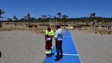 San Roque concluye la instalación del mobiliario de playa