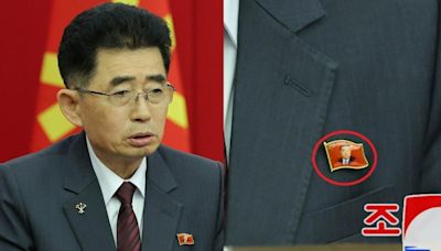 加速造神！北韓官員戴「金正恩胸章」 肖像並列父親、祖父
