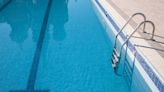 Muere un bebé ahogado en una piscina de Palma: su abuela lo encontró inconsciente en el agua
