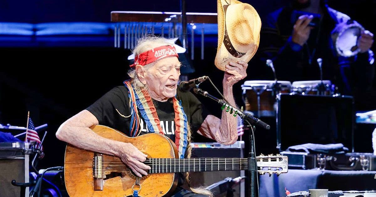 Review: Willie Nelson and Bob Dylan make magic at the Gorge