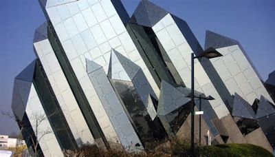 Drame au Futuroscope : Un jeune ouvrier meurt dans une chute sur le chantier d’une attraction