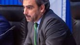 El conselleiro Diego Calvo señala que ha sido la Xunta quien ha solucionado los problemas derivados del cierre de Peinador