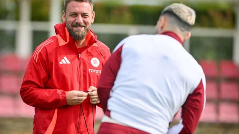 Daniele De Rossi sums up Roma’s training camp at St. George’s Park, hints at new signings