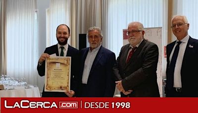 El reumatólogo del Hospital General Universitario de Ciudad Real David Castro Corredor, premiado por un trabajo sobre la espondiloartritis