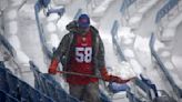 Con fuerte nevada, los Bills piden ayuda en limpieza del estadio para el juego ante los Steelers