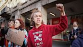 Protesters throng central Budapest in support of Hungarian teachers