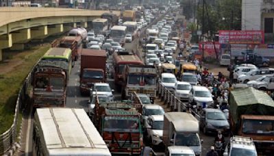 Mumbai-Pune Highway Submerged: Drivers Struggle As Authorities Fail To Address Drainage Issues