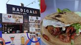 Delicioso vampiro de adobada de "Tacos Chanty" en Tijuana impresiona con su gran sabor