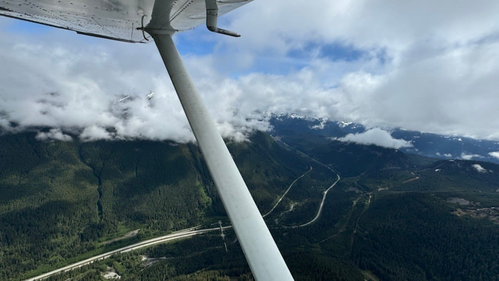 Pilot found dead inside plane wreckage near mountain in Washington state