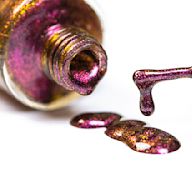 A type of nail polish that creates a cracked or shattered effect Applied over a base coat of regular nail polish Available in a range of colors May chip or peel more easily than regular nail polish