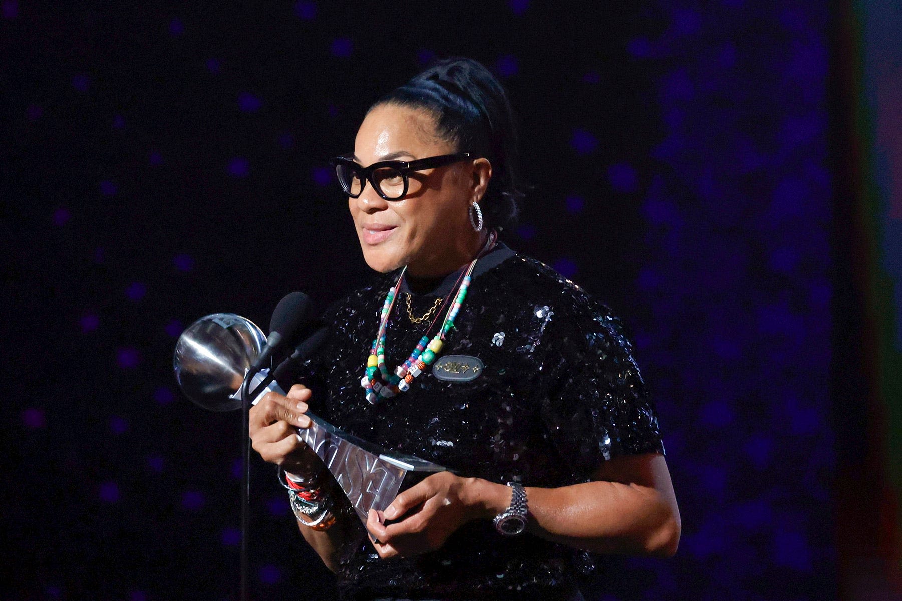 'Paid less, but win more': South Carolina's Dawn Staley fights for equity in ESPYs speech