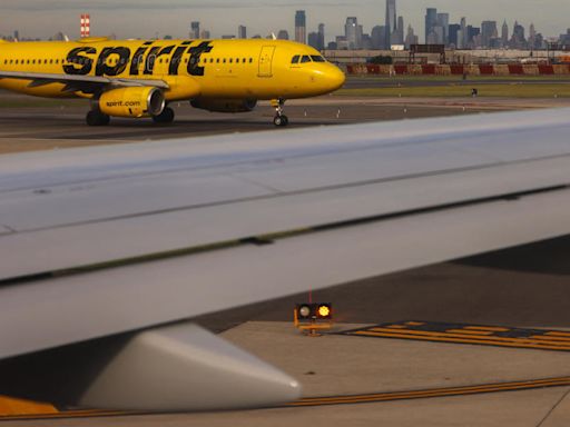 Spirit Airlines passengers told to put on life vests: "Nerve racking"