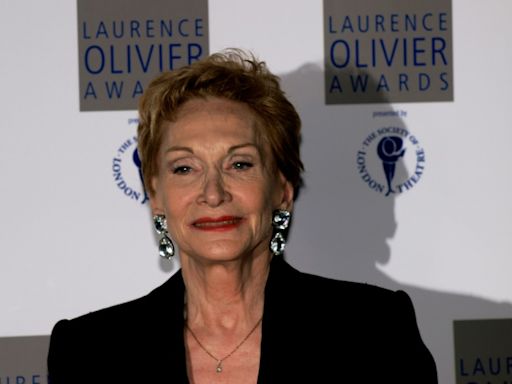 Las actrices Judi Dench y Siân Phillips, primeras mujeres admitidas en un club de Londres reservado a hombres