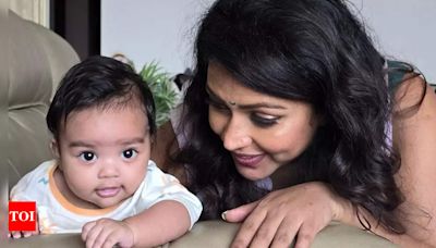 Amala Paul shares her latest picture with her baby boy Ilai | Tamil Movie News - Times of India