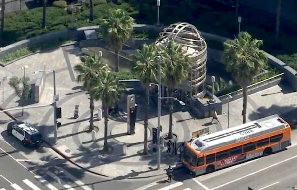 Metro guard shoots, kills man who stabbed him at Hollywood station, police say