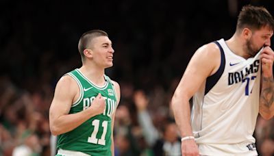 Payton Pritchard rocks an Oregon Rose Bowl shirt at Celtics’ parade