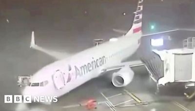 Texas: Strong winds push parked plane away from airport gate