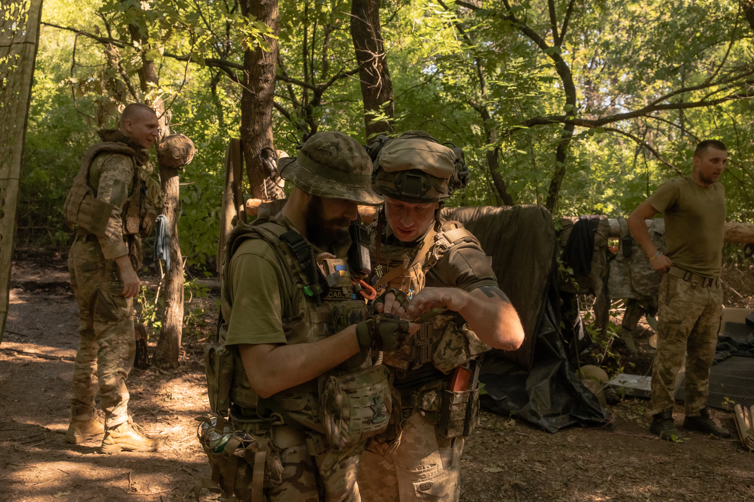 Ukraine war map shows Russian "pincers" on Donetsk front