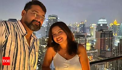 Barsatein actor Sheetal Maulik holidays in Thailand with husband Shamik to celebrate 19 years of marital bliss - Times of India