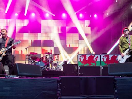 Manic Street Preachers and Suede storm Edinburgh Castle with sell-out show