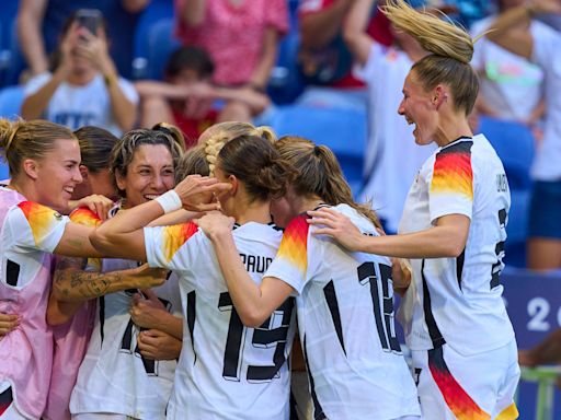 Olympia, Bronze-Spiel, Frauen-Fußball - Wahnsinn in letzter Sekunde! Berger hält Elfmeter und sichert DFB-Frauen Olympia-Bronze