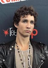 Robert Sheehan