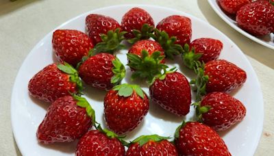 消基會抽驗草莓甜點！9成農藥殘留 4類人最好少吃、先清洗去蒂頭