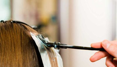 Cette couleur de cheveux étonnante sera très tendance cet automne selon un coiffeur - et c'est très surprenant !