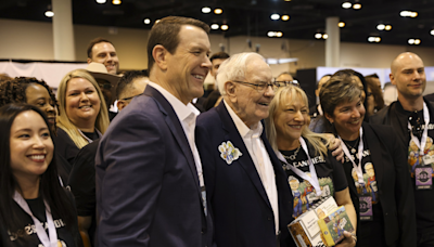 Live updates: Warren Buffett touts 'inspiring' philanthropy of Berkshire investors during Omaha meeting