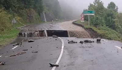 Pluies, crues... Lourdes inondée et route effondrée dans les Pyrénées-Atlantiques, 8 départements en vigilance