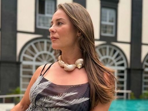 Paolla Oliveira para tudo com look com colar de concha gigante: 'Deusa'