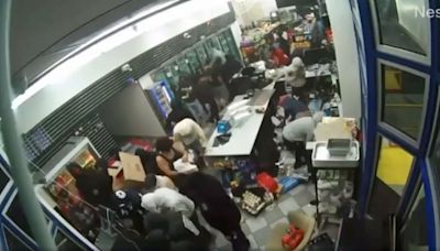 Mob ransacks Oakland convenience store, trashing what they can’t carry