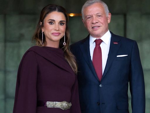 Rania de Jordanie est grand-mère pour la première fois ! Son fils Hussein présente son bébé au prénom symbolique