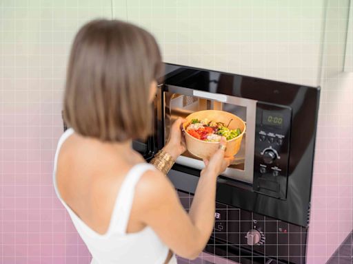 Does Microwaving Your Food Destroy Its Nutrients? Here's What Dietitians Say