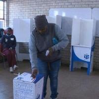 South Africans begin to vote in Soweto for the general elections