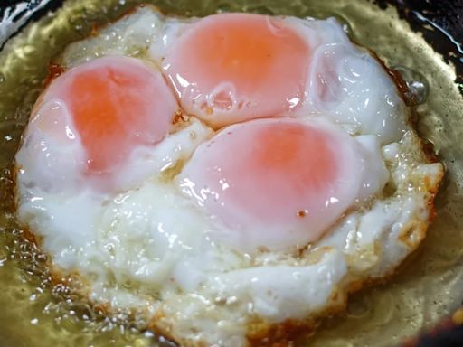 Estas son las personas que no deberían comer claras de huevo, alimento clave para ganar masa muscular