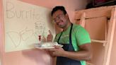 Dedican "Burrito DesEbrad" a Marcelo Ebrard en negocio en Juárez