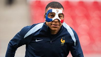 ¡Mbappé se estrena con máscara!