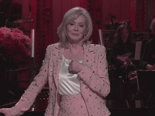 Jean Smart Sings, Jokes About Eric Adams and Declares ‘Lesbians Are Obsessed With Me’ in ‘SNL’ Monologue