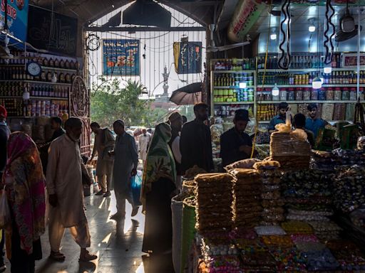 Pakistan Inflation Slows More Than Expected Amid Record Rate