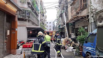 快訊／中和透天3樓冒火煙 疑電線走火引燃床墊…警消急滅火