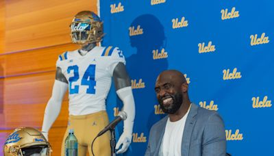 UCLA coach freezes, bombs introductory Big Ten Media Day presser