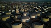 Oil Holds Near 4-Month Low on Outlook for Rising US Stockpiles