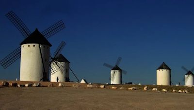 Unos de los mejores molinos de viento del mundo se encuentran en este pueblo español