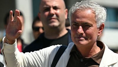 Jose Mourinho sends two-word message as former Chelsea boss arrives in Turkey for new job