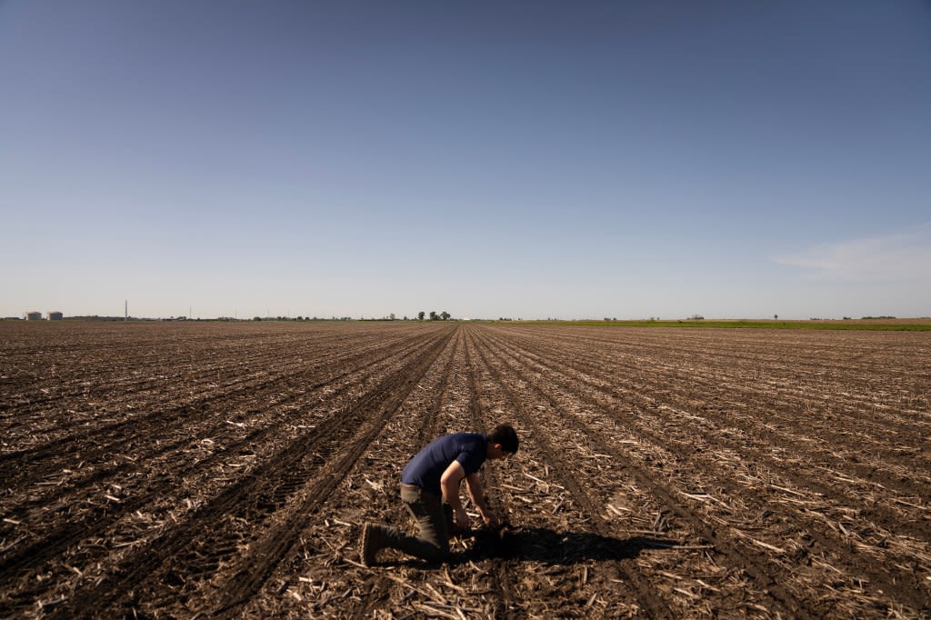 As EV popularity grows, Illinois corn farmers turn to aviation as a possible market for ethanol