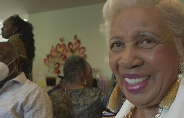 Prom for senior (citizens) takes place on Chicago's South Side